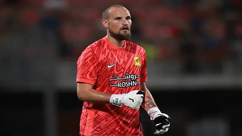 حارس الاتحاد يجري عملية جراحية