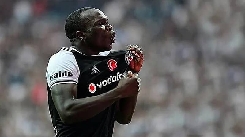 الاتحاد والنصر يتنافسان لضم فينسنت أبو بكر