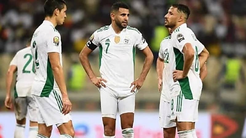 رباعي دوري روشن على رأس قائمة الجزائر