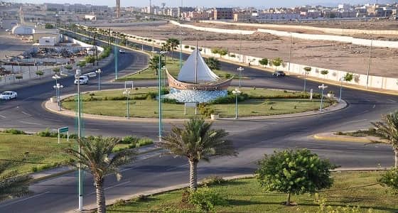 بلدية الوجه تنفذ مشروع التجميل والتحسين لزيادة المسطحات الخضراء