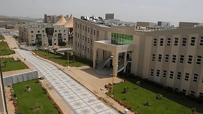 بالفيديو.. جامعة الملك خالد: قبول الطلاب يتم بشكل إلكتروني