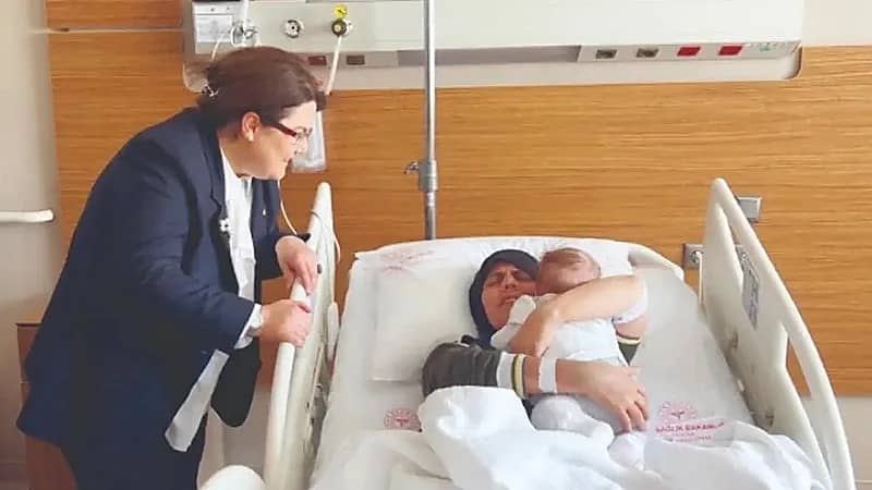 أم تركية تلتقي برضيعتها المفقودة بعد مرور 54 يومًا على الزلزال