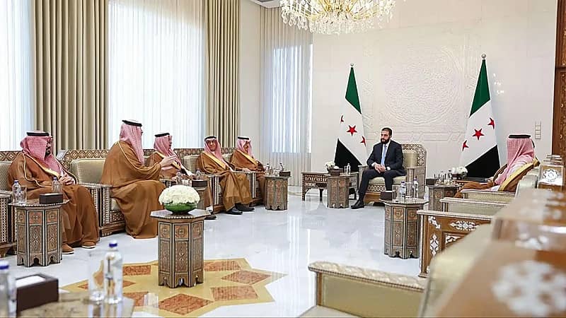 الشرع يلتقي وفدًا من رجال الأعمال السعوديين في دمشق.. صور