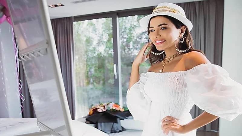 بالفيديو.. زوج مهيرة عبدالعزيز يفاجئها باحتفال رومانسي في ذكرى زواجهما