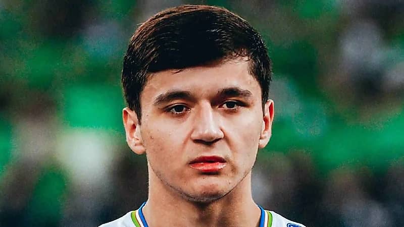 مدافع السيتي يرفض التوقيع على قميص ريال مدريد ويشعل مواقع التواصل.. فيديو