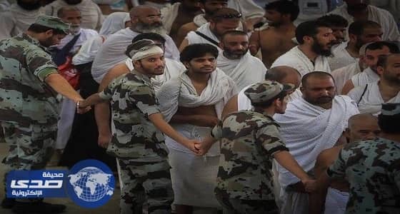 رجل أمن يصر على مواصلة مهامه رغم تعرضه للإصابة " صورة "