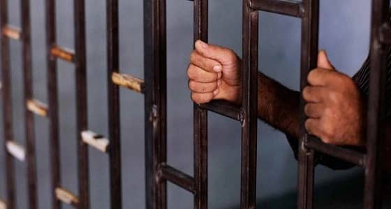 شرطة المدينة تلاحق 5 وافدين اعتدوا على ابن جلدتهم