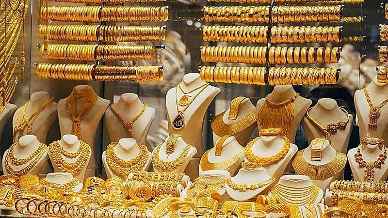 أسعار الذهب ترتفع وسط ضغوط من الدولار