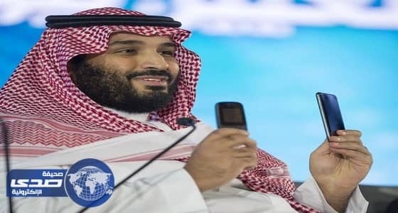 فيديو.. ولي العهد يشرح الفرق بين " نيوم " وغيره بمقارنة بين هاتفين