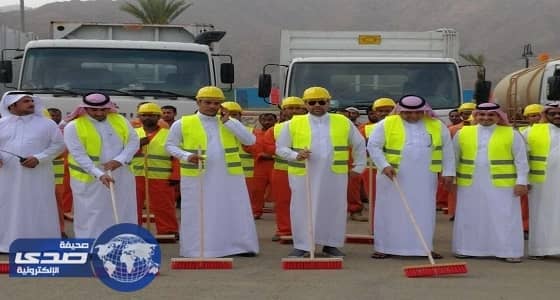 بالصور.. " محافظ قلوة " يدشن حملة البلدية للنظافة وإزالة المخلفات