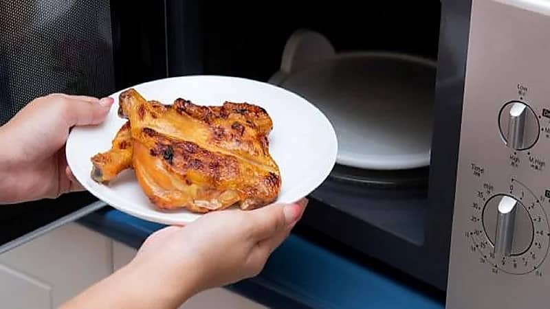 وجبات “الميكرويف” تعرض الجسم لمواد سامة