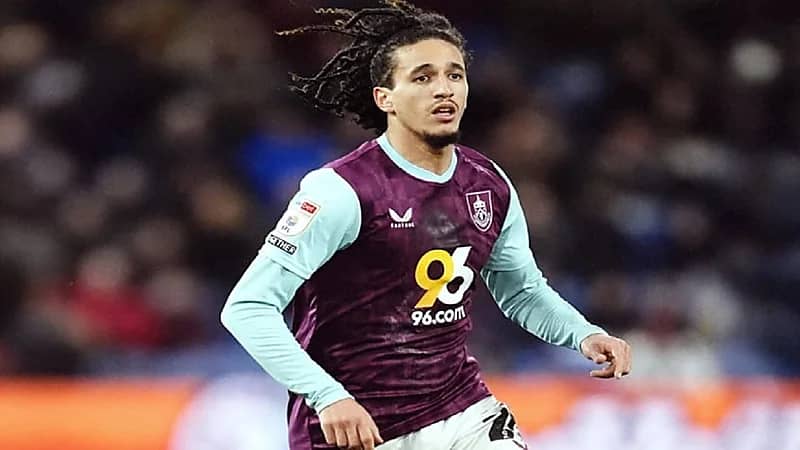 لاعب عربي يقود بيرنلي للعودة إلى الدوري الإنجليزي الممتاز