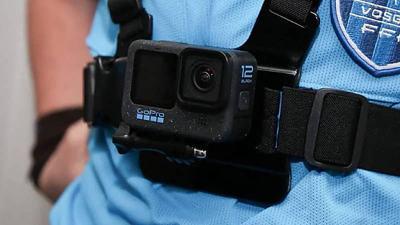 الفيفا يوافق على تزويد الحكام بكاميرات صغيرة مثبتة على أجسادهم