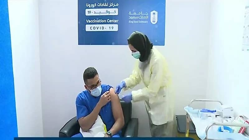 إتاحة جرعة ثالثة معززة للقاح كورونا للممارسين الصحيين (فيديو)