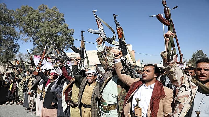 مصرع قيادي حوثي مع عشرات العناصر من المليشيات