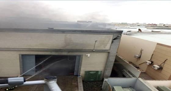 بالصور.. مدني الشرقية يخمد حريقا في مجمع صناعي بالخبر