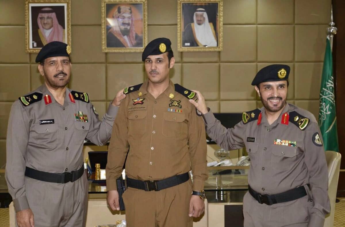 اللواء الطالب يقلد الحييان والعتيبي رتبتيهما الجديدة