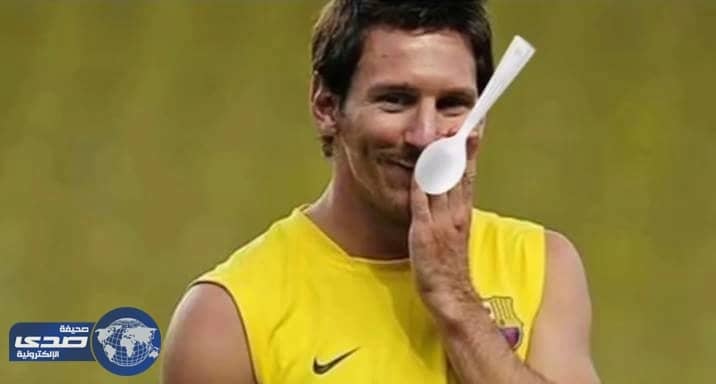 سبب مثير وراء وضع ميسي ملعقة في فمه أثناء التدريبات