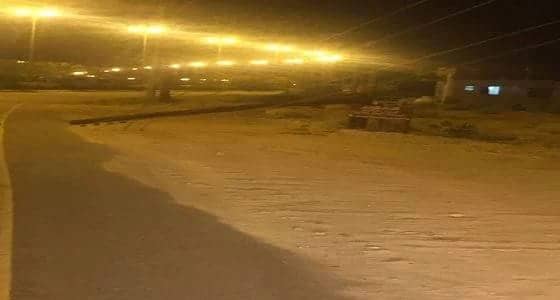 بالصور..عمود كهرباء موصل بالأسلاك بطريق المجاردة يهدد حياة المواطنين