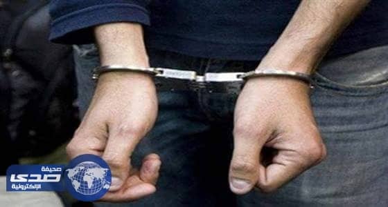 الاطاحة بأربعيني سرق مبالغَ مالية ومجوهرات من مُواطِنة في « الجموم »