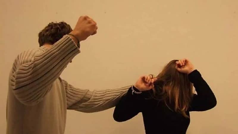 "داعية": يحق للزوجة الاستقواء بوالدها وشقيقها لضرب زوجها