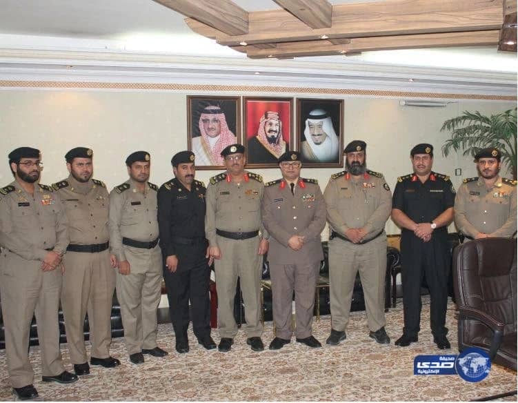 كاسياس يسخر من بيكيه عبر تويتر