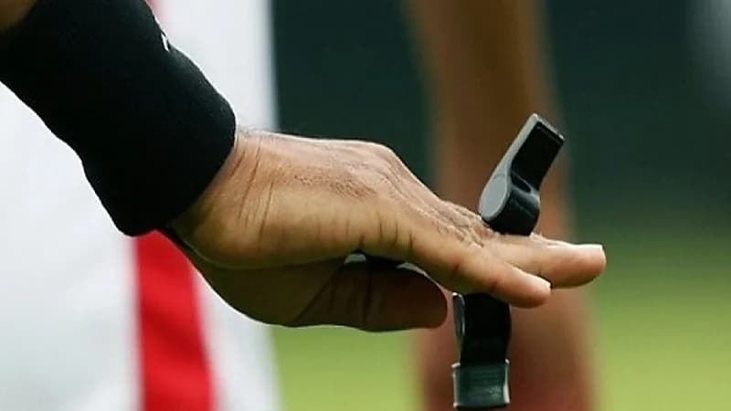 تحديد طاقم تحكيم مواجهة الهلال والإتفاق