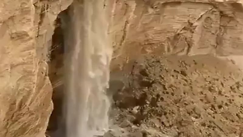 شاهد.. شلالات الحريق بجنوب الرياض