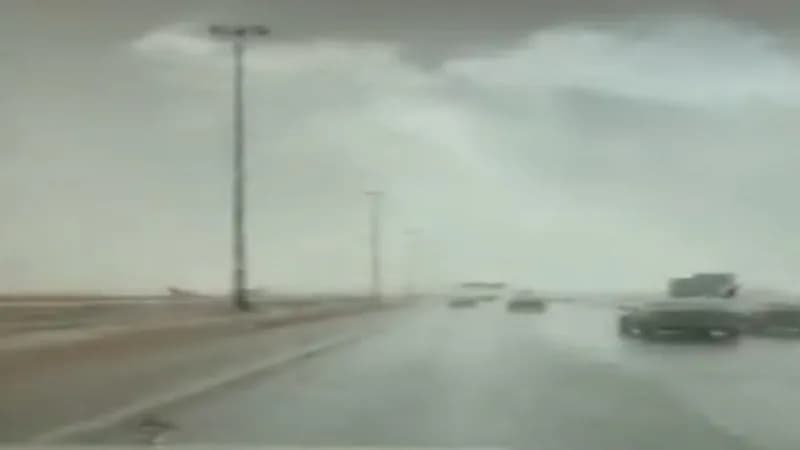 شاهد.. لحظة دخول سحابة سوبر سيل الرياض
