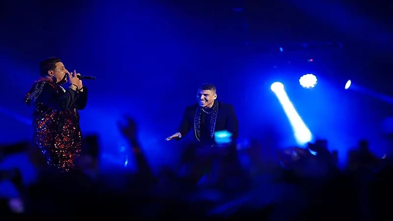 شاهد.. عمر كمال وبيكا يشعلان حفلهما الغنائي في البوليفارد والجمهور يتفاعل 