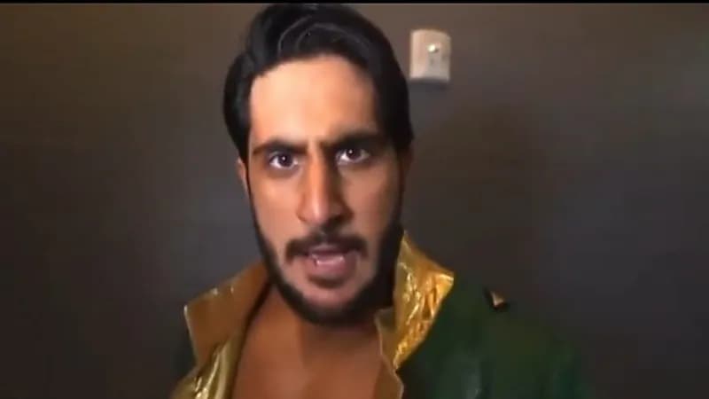 شاهد.. "الشهيل" يهدد المصارع مصطفى علي قبل نزالهما في "كراون جول"