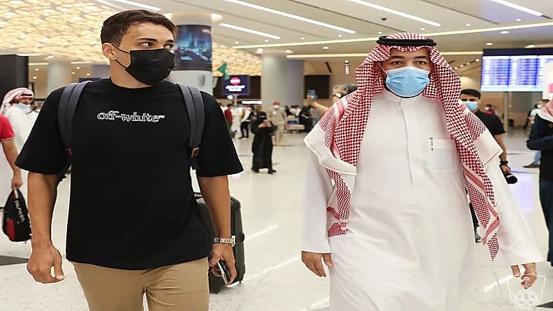رئيس نادي عاصمي يثير غضب الأعضاء الذهبيين