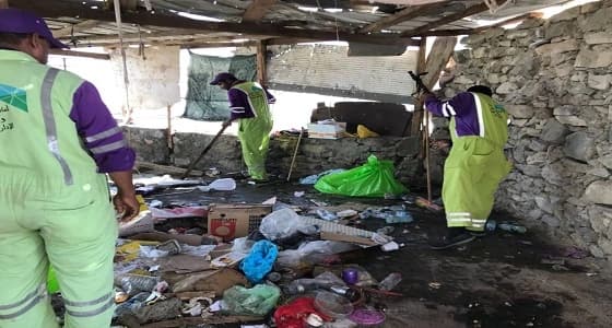 بالصور.. إغلاق 4 محال مخالفة وإزالة العشوائيات بجبل النور