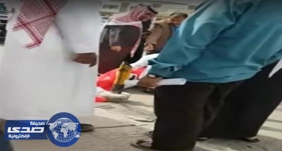 بالفيديو.. كلبة تقوم بالأعمال المنزلية لصاحبتها