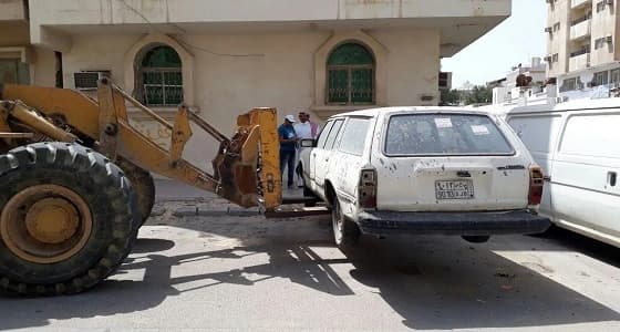 بالصور.. إزالة 85 سيارة تالفة بـ " الخبر "