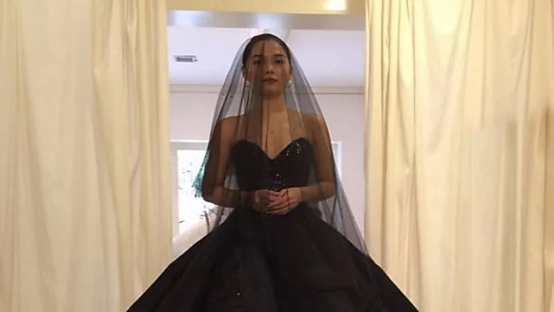 عروس ترتدي فستان زفاف أسود للانتقام من عائلة زوجها