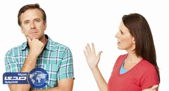 خبيرة لغة جسد تكشف خيانة الزوج من وقفته