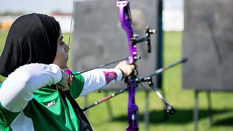 بالفيديو..إقبال كبير من قبل النساء على بطولات الرماية