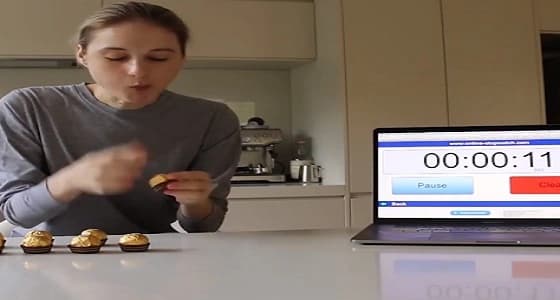 بالفيديو.. فتاة تخوض تحديا غريبا من نوعه