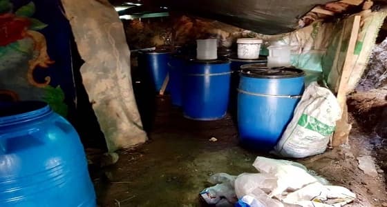 بالصور.. مصادرة 7 آلاف لتر من الخمور في تنومة بعسير