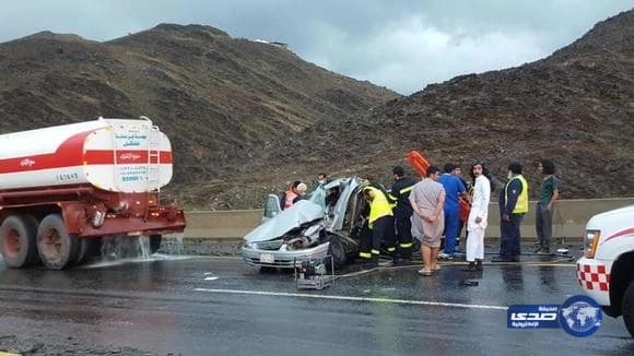 أول صور لحجاج بيت الله داخل مسجد نمرة انتظارا للصلاة