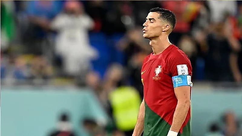 شاهد.. ردة فعل رونالدو بعد رؤية صورة برونو على شاشة الملعب كصاحب هدف البرتغال