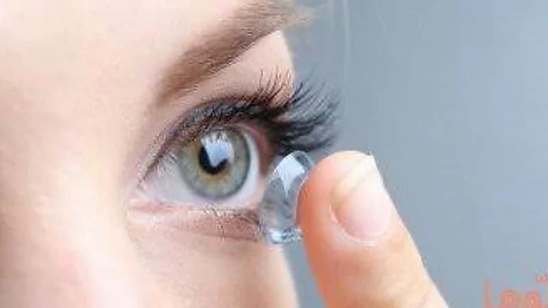 "الصحة" تنصح باتباع عدة نصائح قبل استخدامك العدسات