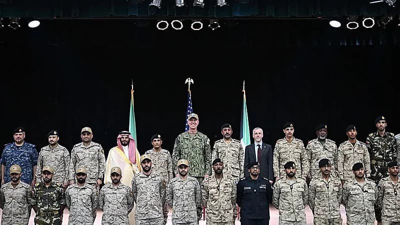 السعودية تسلّم الكويت قيادة قوة الواجب البحرية.. صور