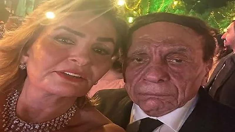 يسرا توجه رسالة مؤثرة لعادل إمام بعد ظهوره في حفل زفاف حفيده