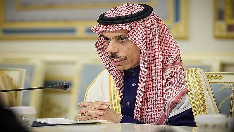 وزير الخارجية يجري اتصالًا هاتفيًا برئيس مجلس الوزراء القطري