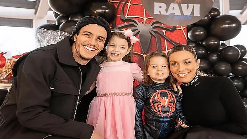 عائلة محترف الأهلي تحتفل بيوم ميلاد ابنهم