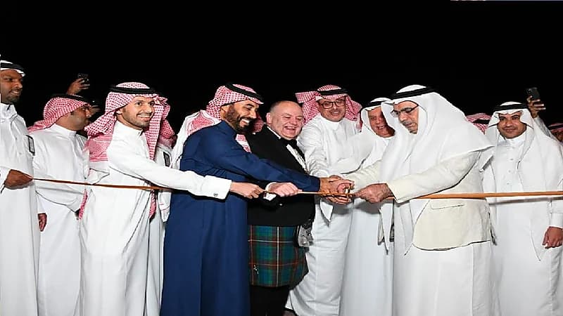 بالصور.. تدشين مشروع "مكان" لخدمة زوار شاطئ نصف القمر بالظهران