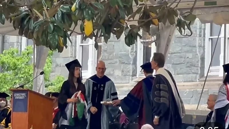 بالفيديو.. لحظة رفض طالبة فلسطينية مصافحة وزير خارجية أمريكا