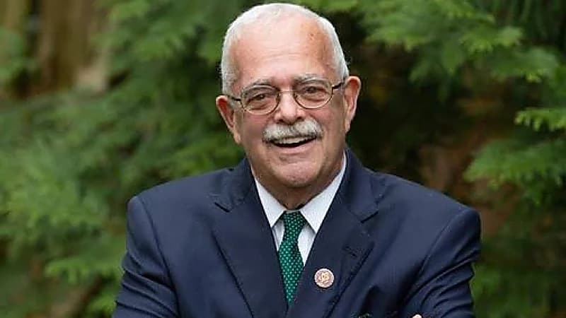 مجهول يعتدي على موظفين في مكتب نائب أمريكي بمضرب بيسبول